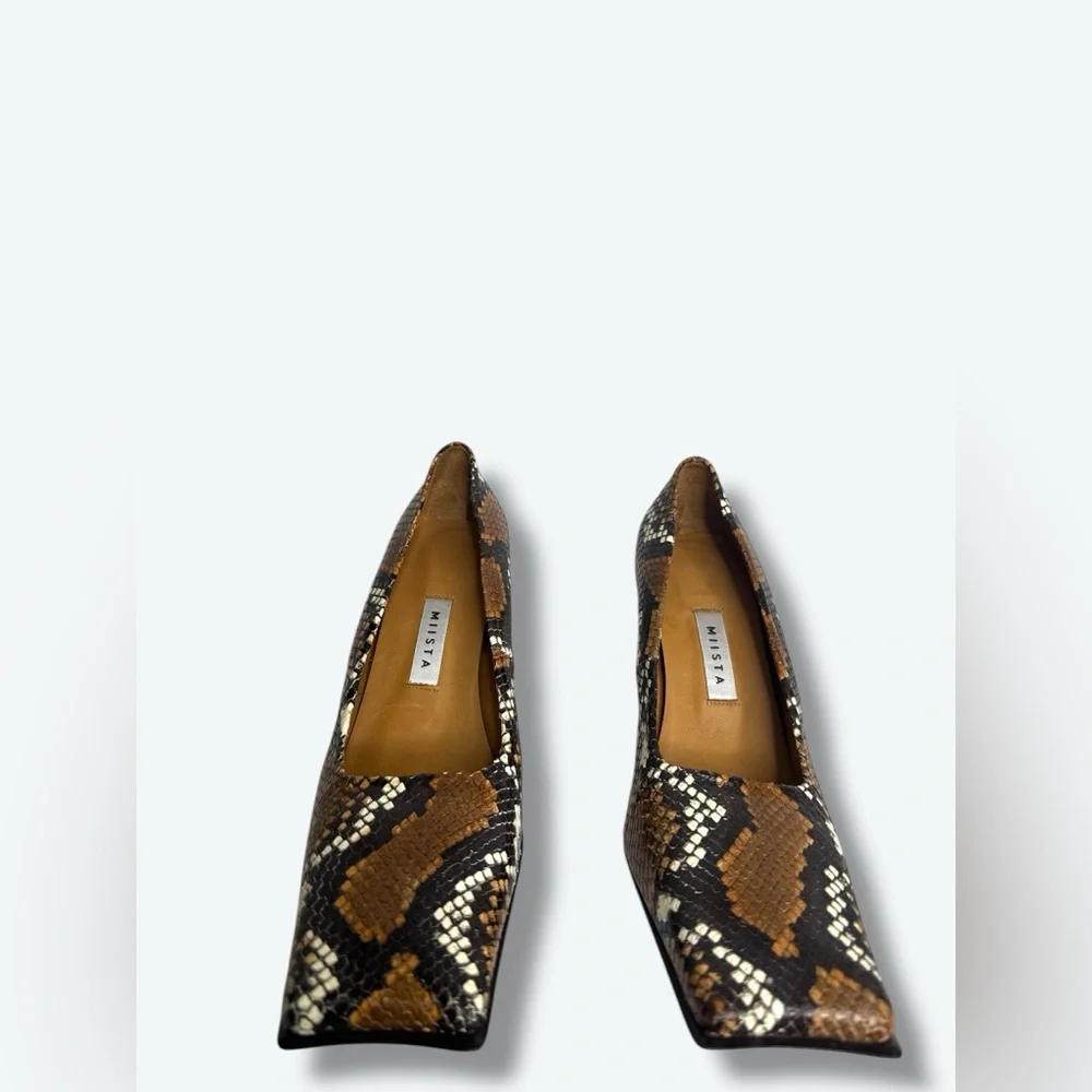 Chic Snakeskin Pattern Heels - Picture 2 of 6